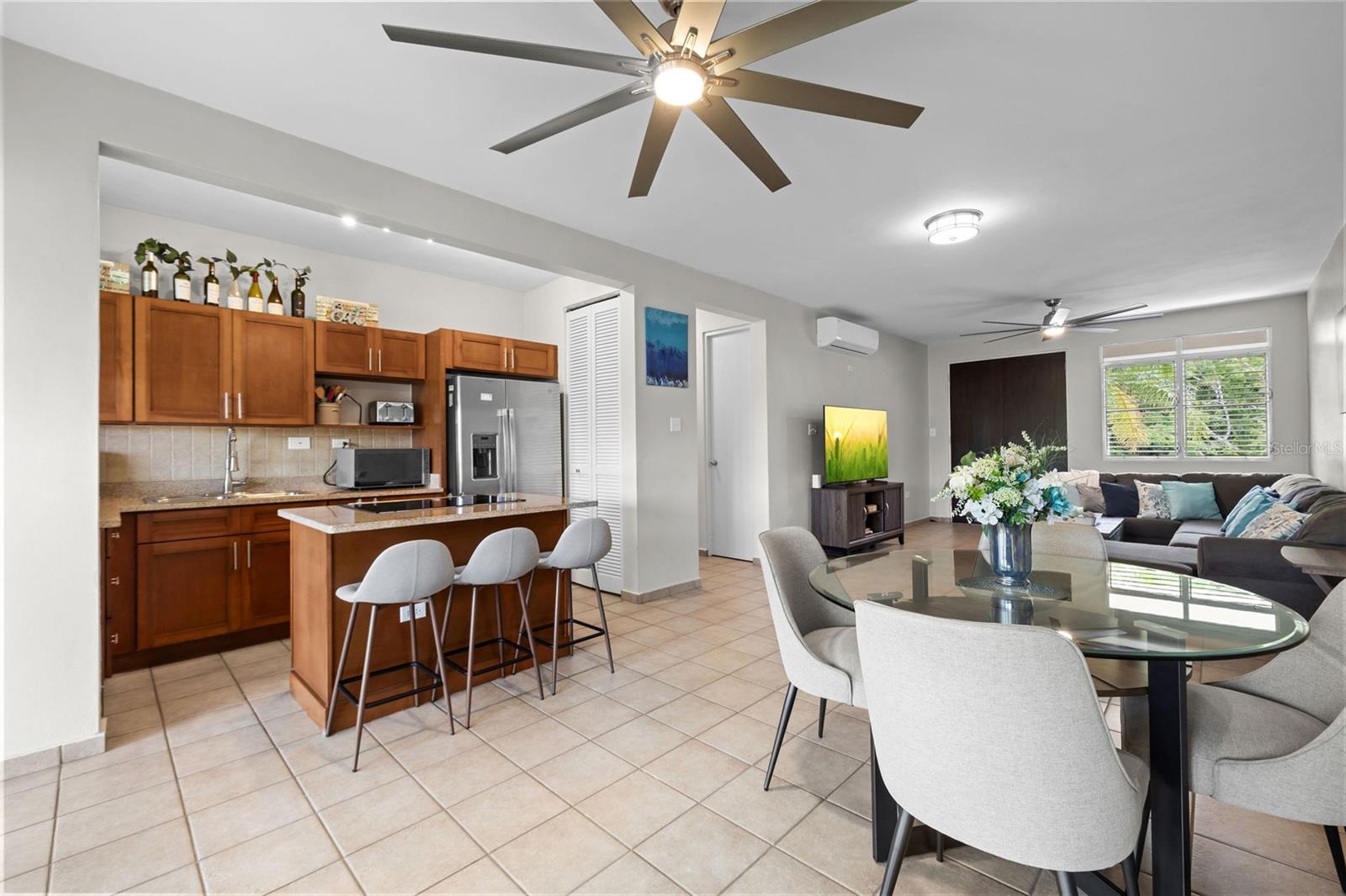 180 PALMAS DRIVE #52-03