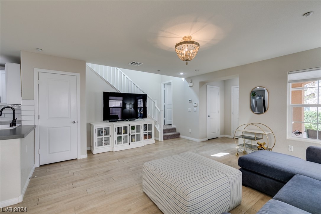 2084 Airy Petals Walk