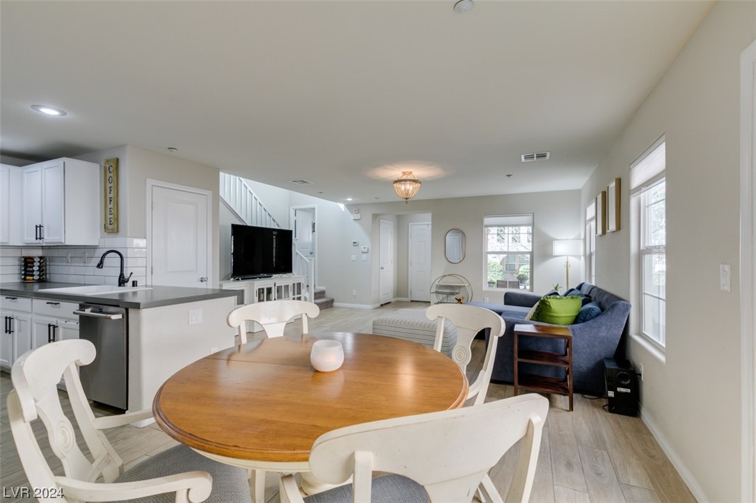 2084 Airy Petals Walk