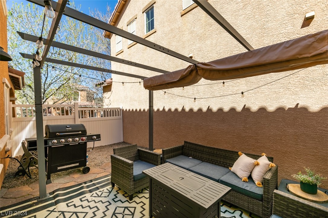 2084 Airy Petals Walk