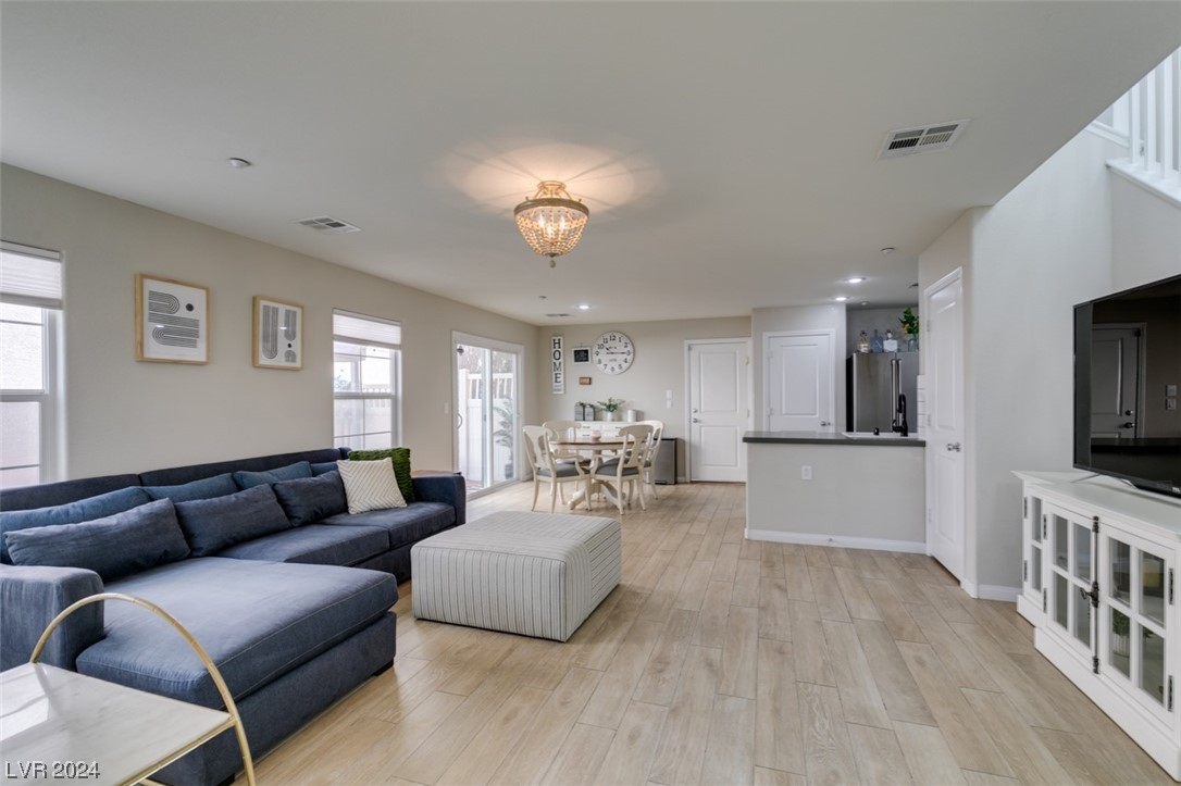 2084 Airy Petals Walk