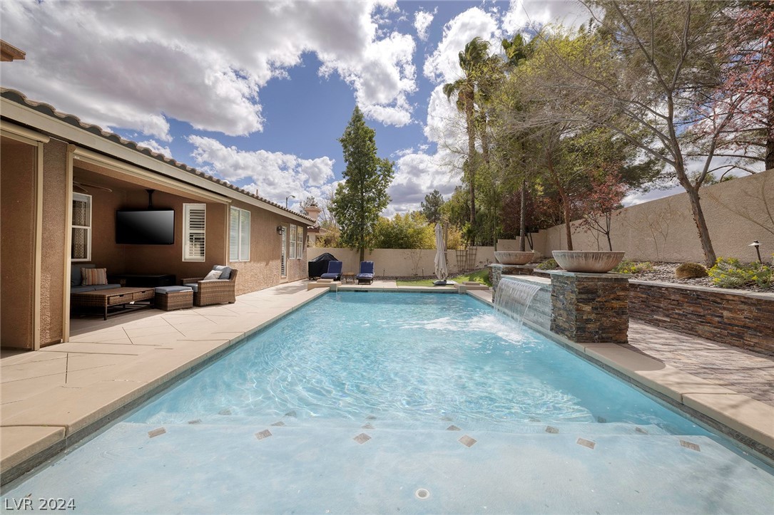 10733 Del Rudini Street
