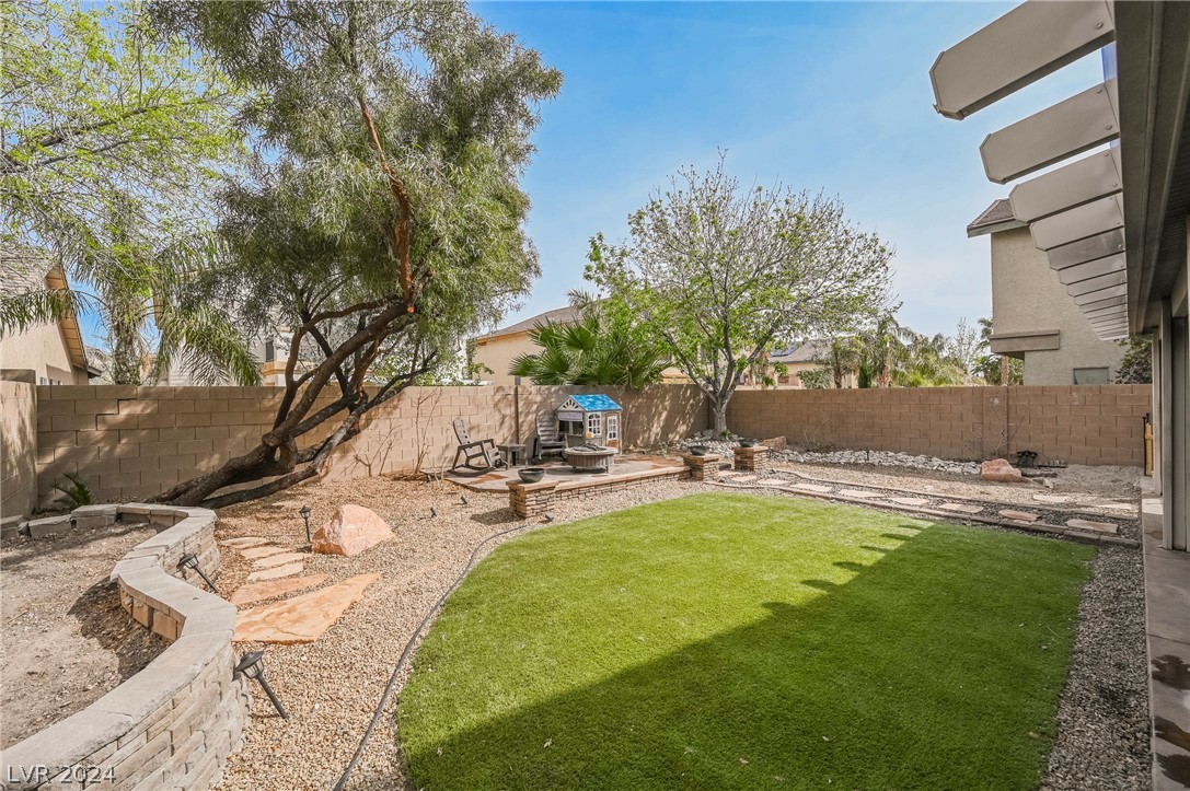 9116 Picket Fence Avenue