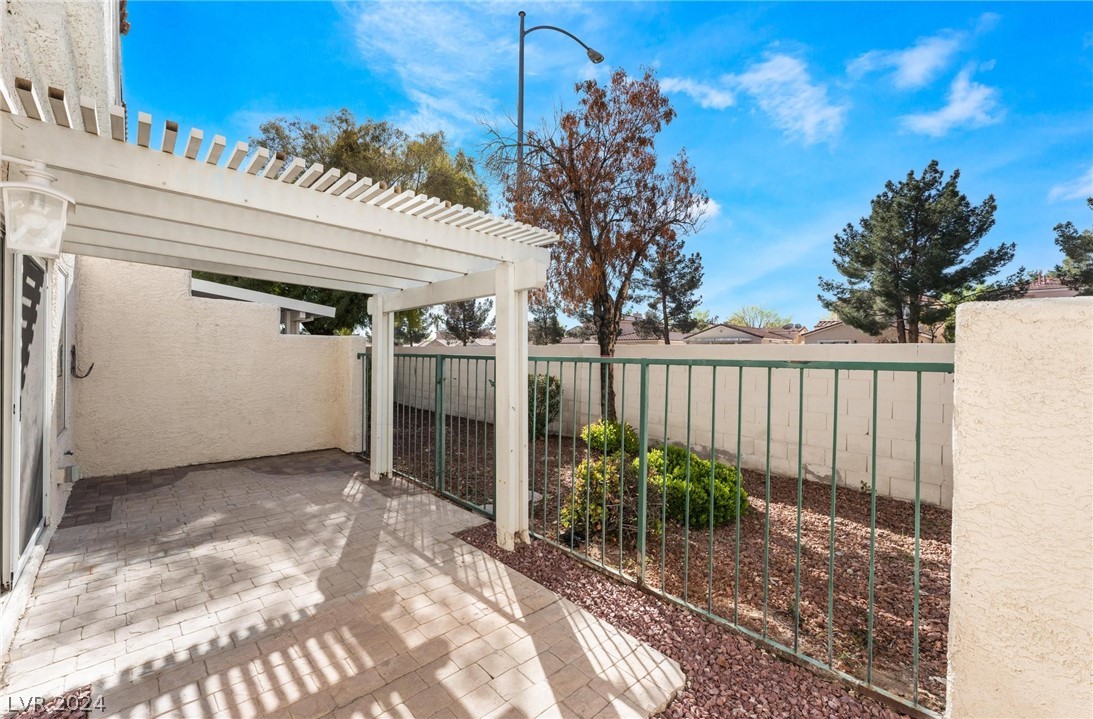 5945 Sunlight Garden Way n/a