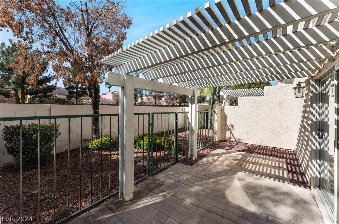 5945 Sunlight Garden Way n/a