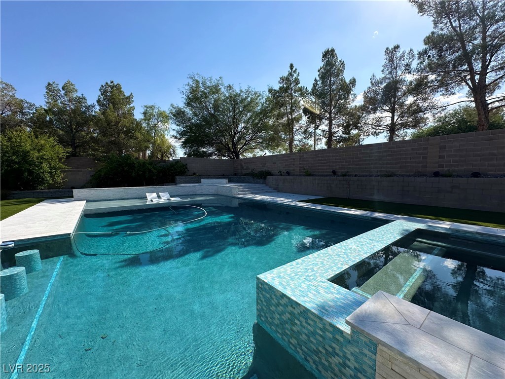 7011 Arabian Ridge Street