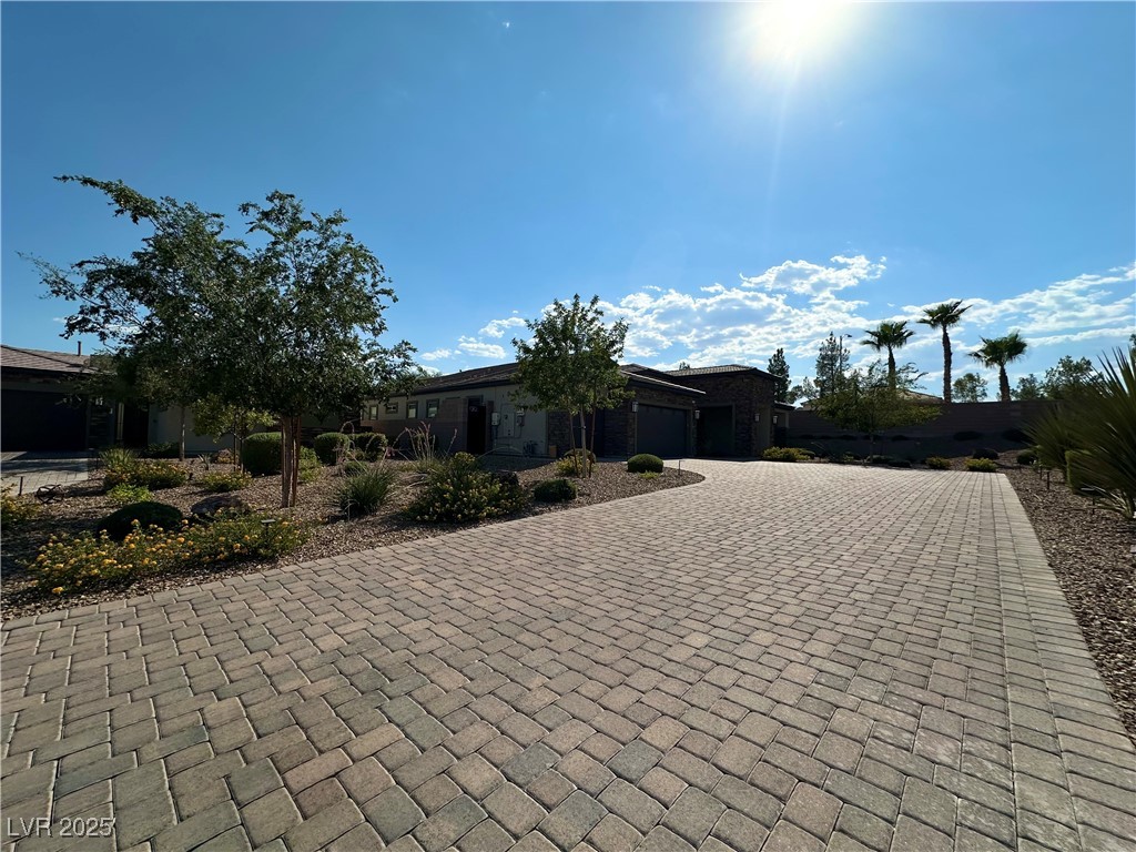 7011 Arabian Ridge Street