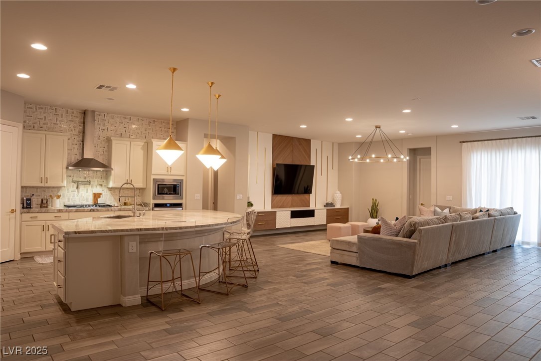 7011 Arabian Ridge Street