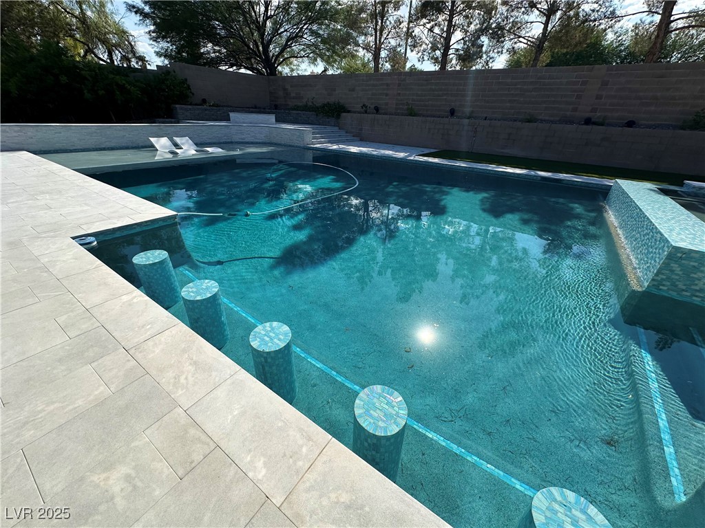 7011 Arabian Ridge Street