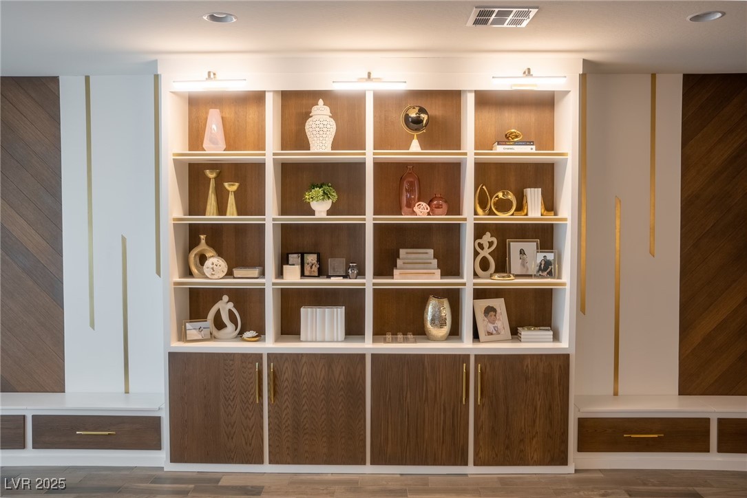 7011 Arabian Ridge Street