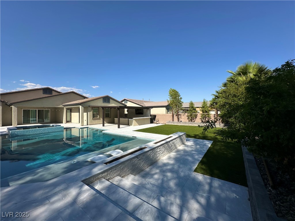 7011 Arabian Ridge Street