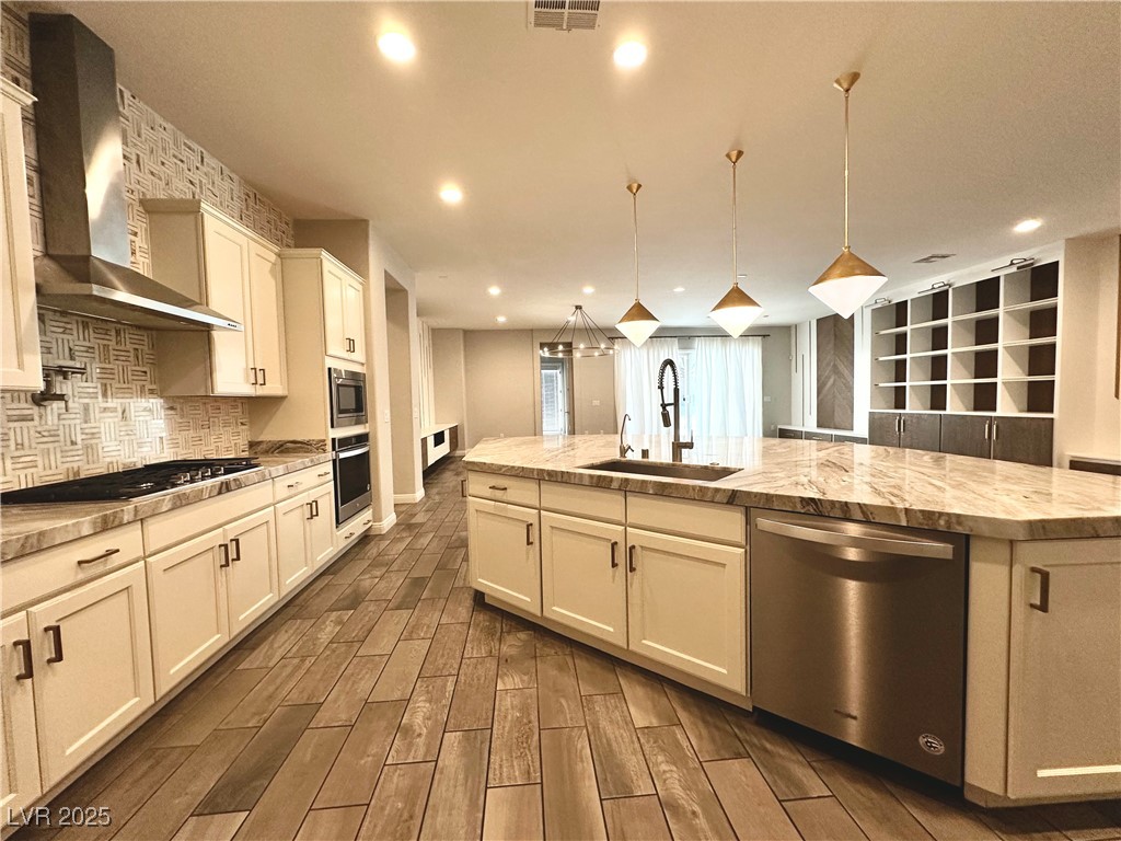 7011 Arabian Ridge Street