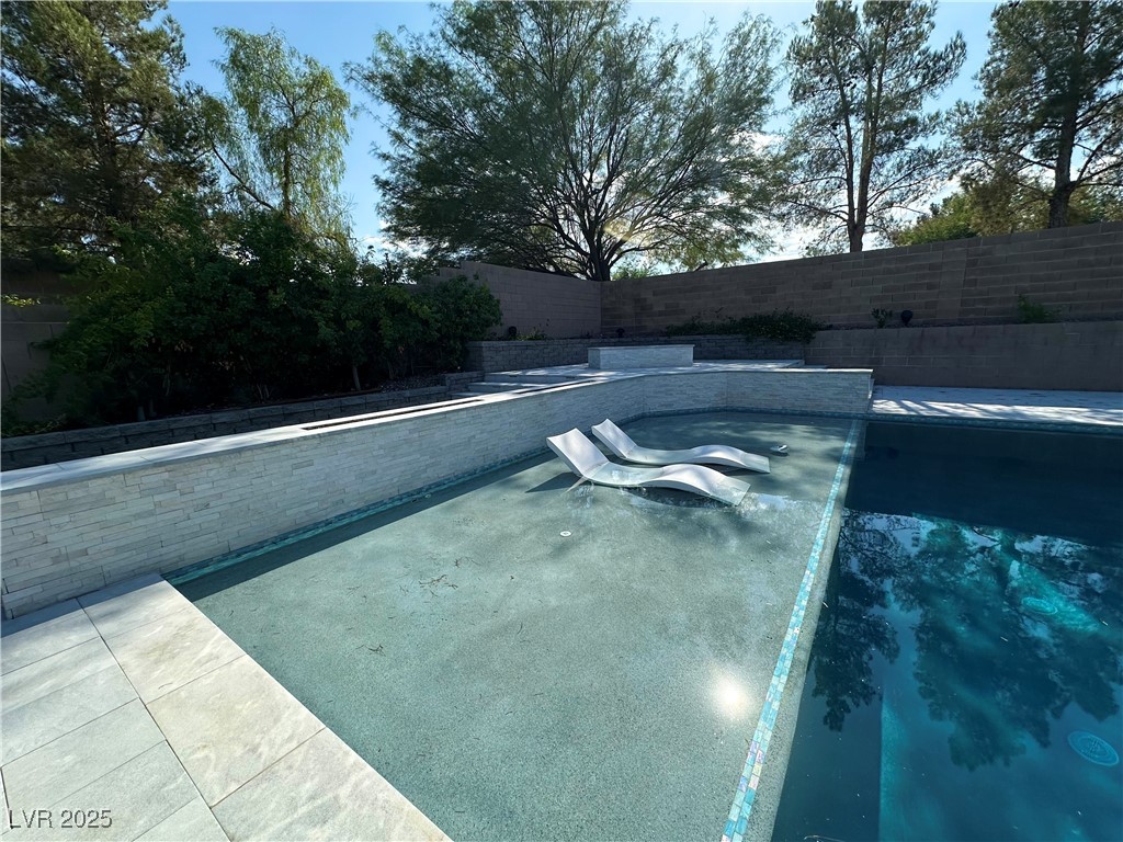 7011 Arabian Ridge Street