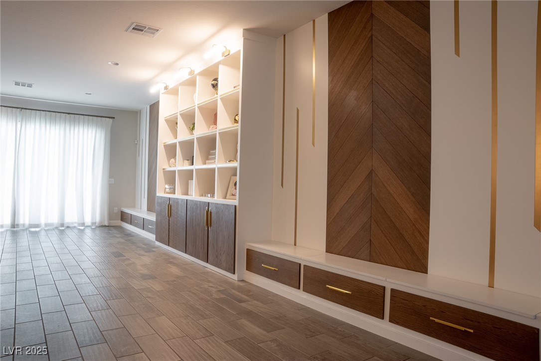 7011 Arabian Ridge Street