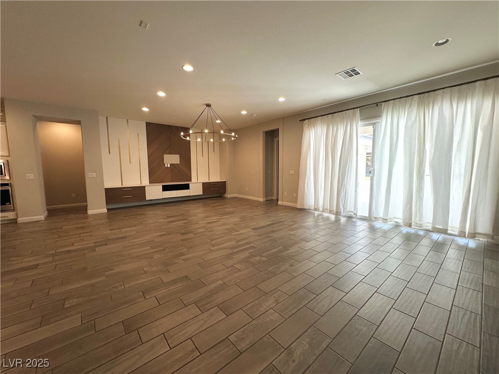 7011 Arabian Ridge Street