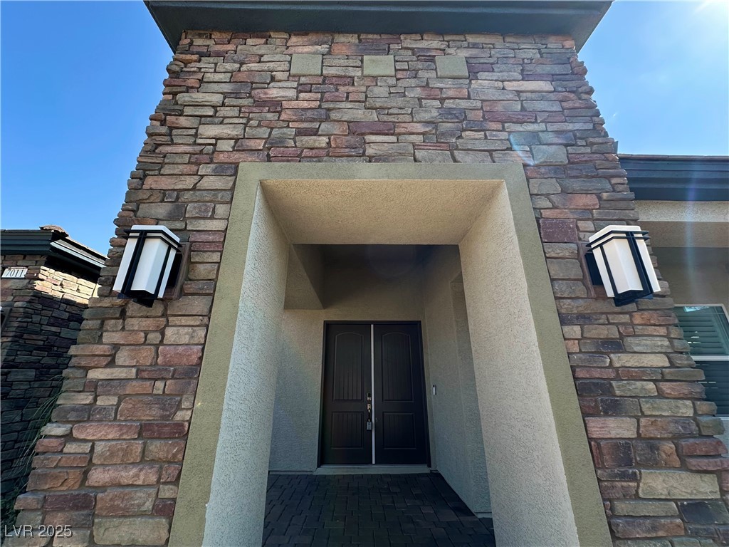 7011 Arabian Ridge Street