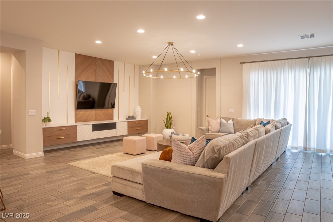 7011 Arabian Ridge Street