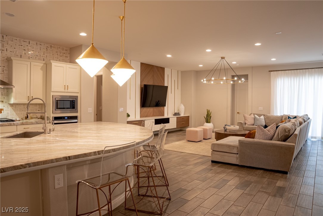 7011 Arabian Ridge Street