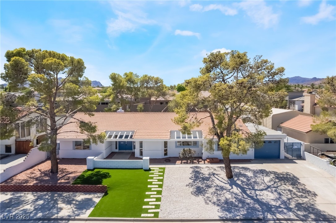 611 East Fairway Road