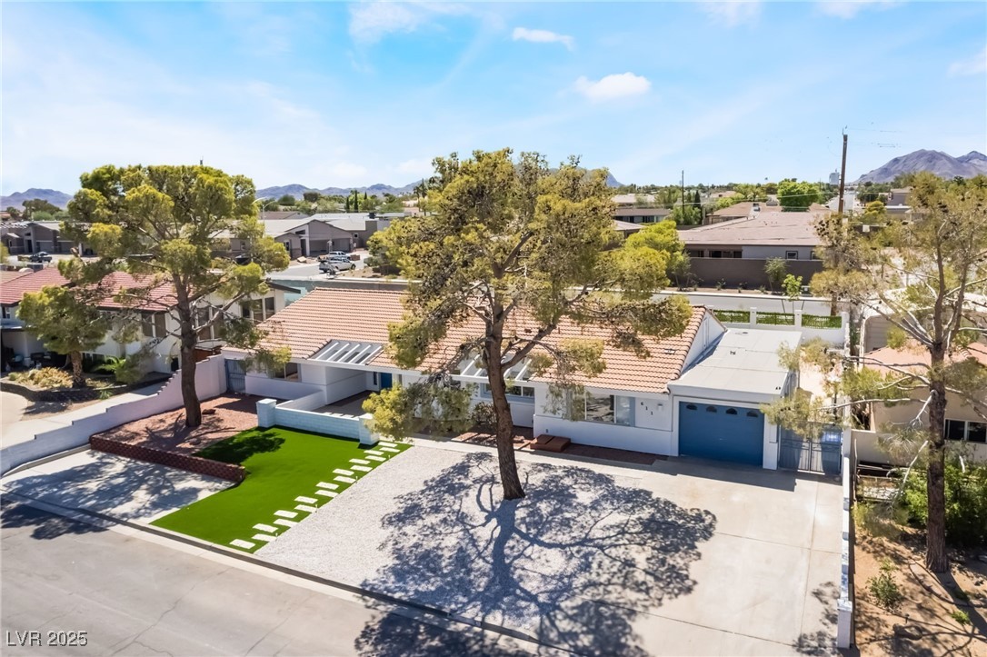 611 East Fairway Road