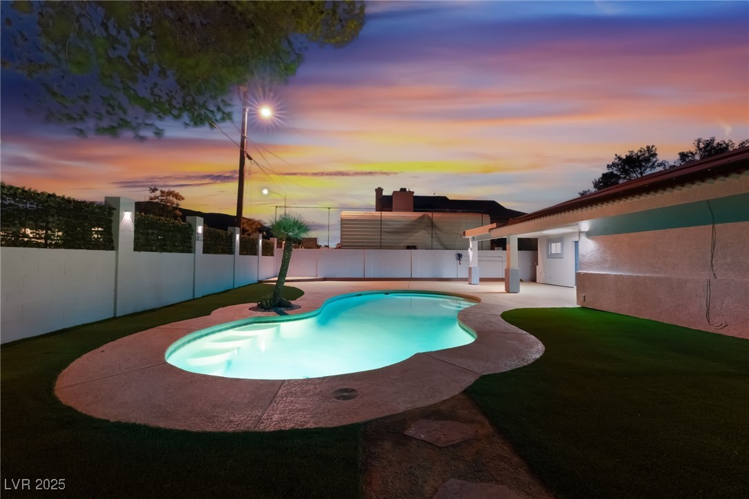 611 East Fairway Road