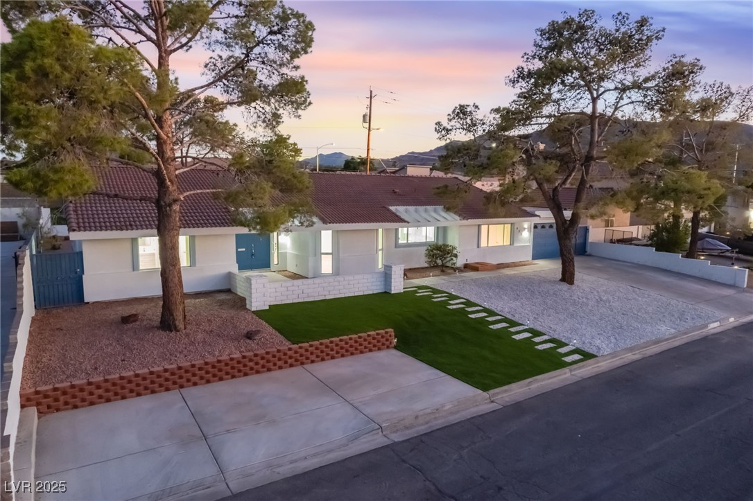 611 East Fairway Road