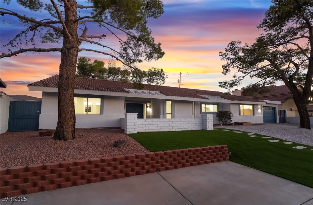 611 East Fairway Road