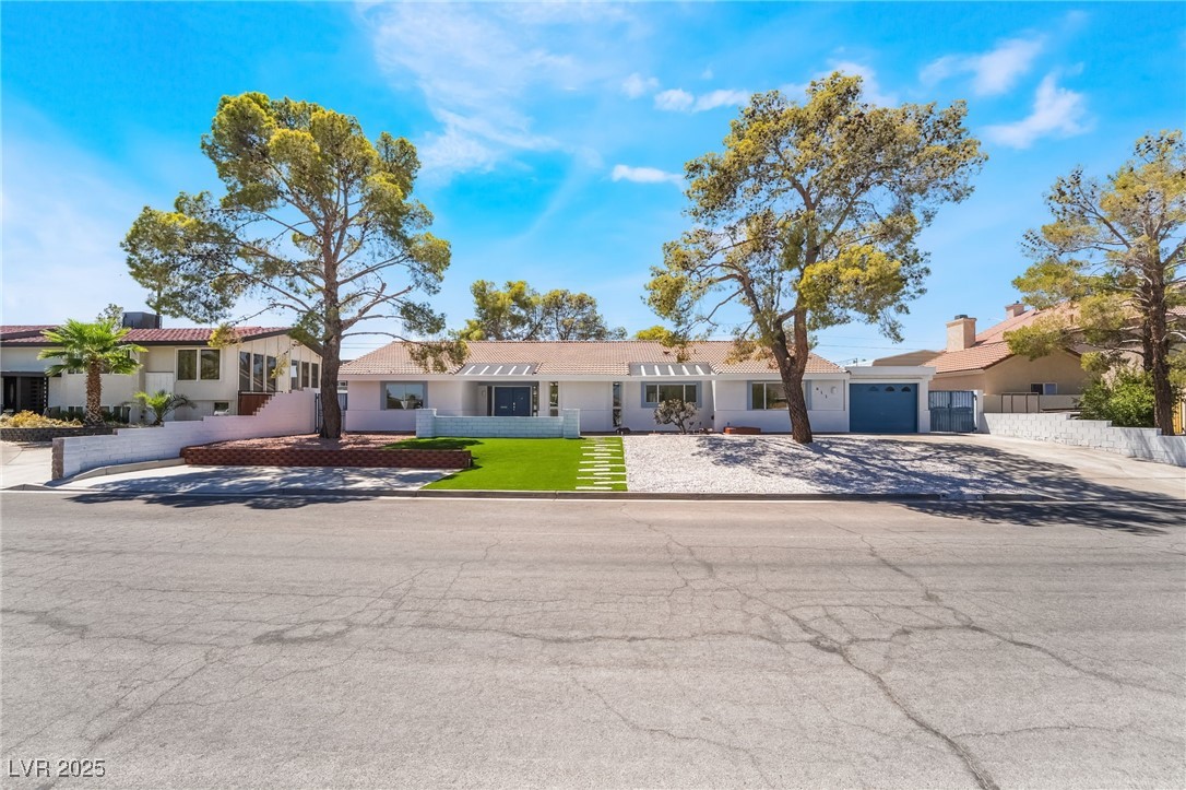 611 East Fairway Road