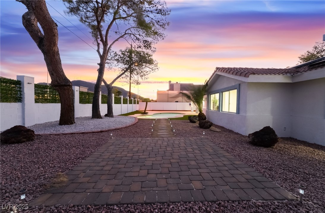 611 East Fairway Road