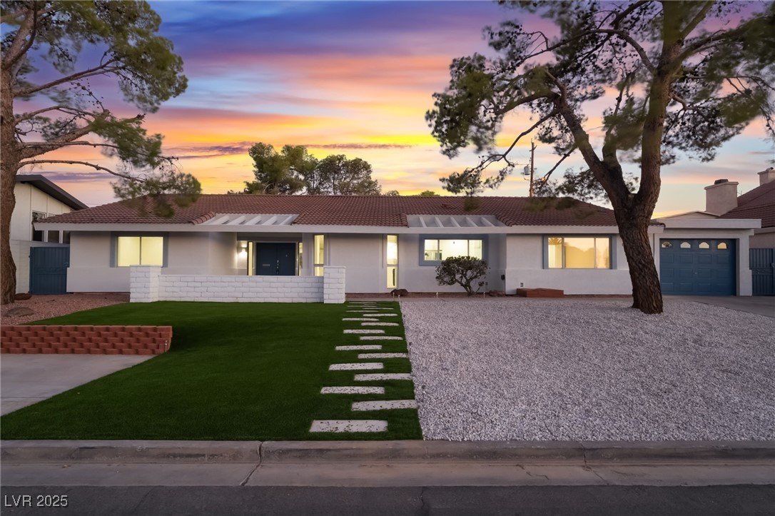 611 East Fairway Road