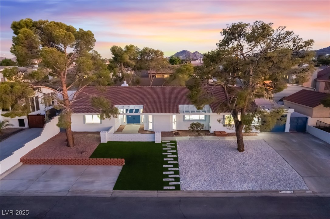 611 East Fairway Road