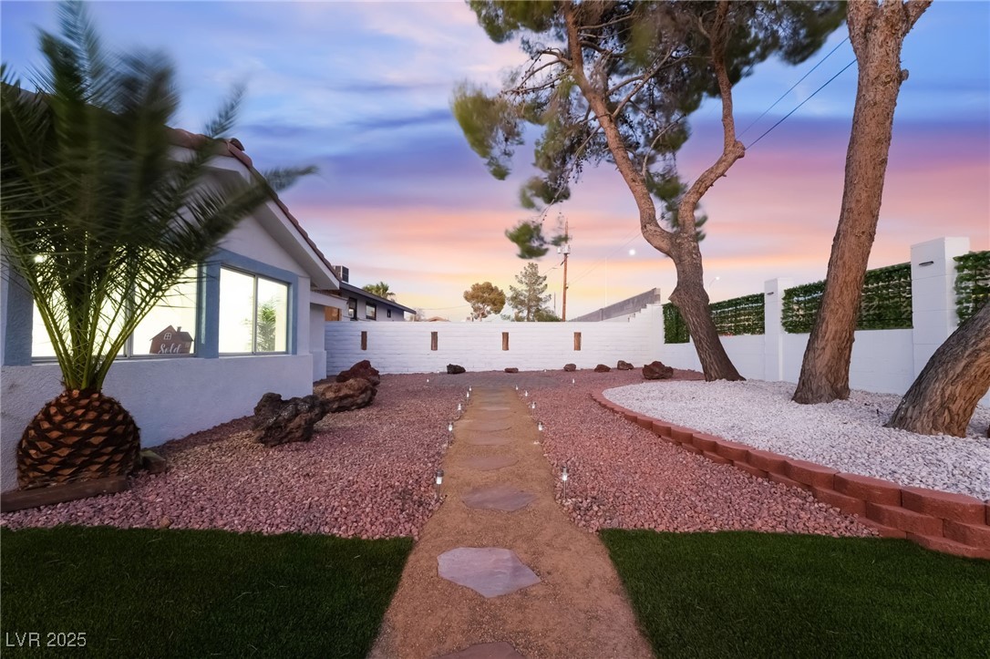 611 East Fairway Road