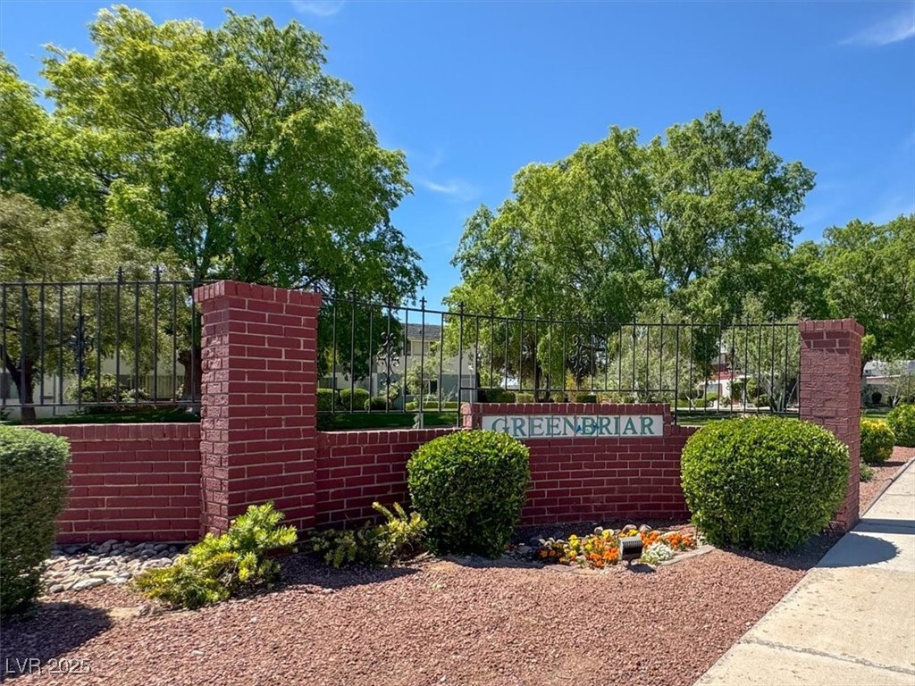 421 Greenbriar Townhouse Way