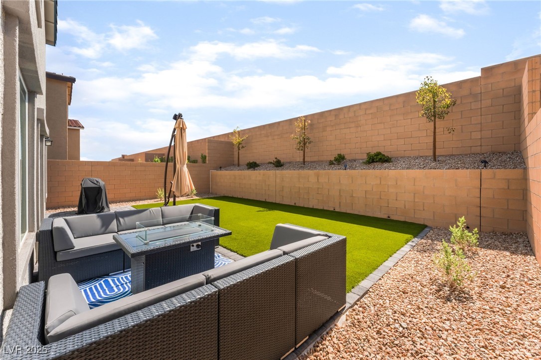 7211 Alabaster Peak Street