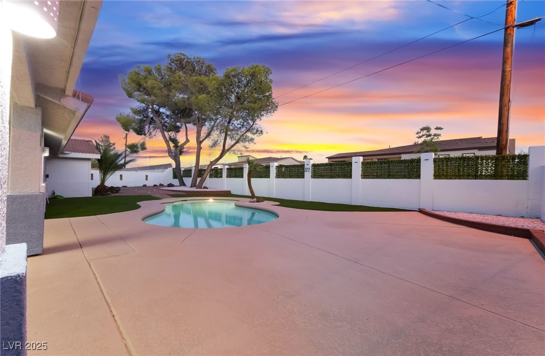 611 East Fairway Road