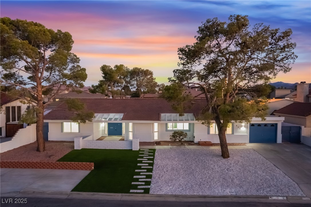 611 East Fairway Road