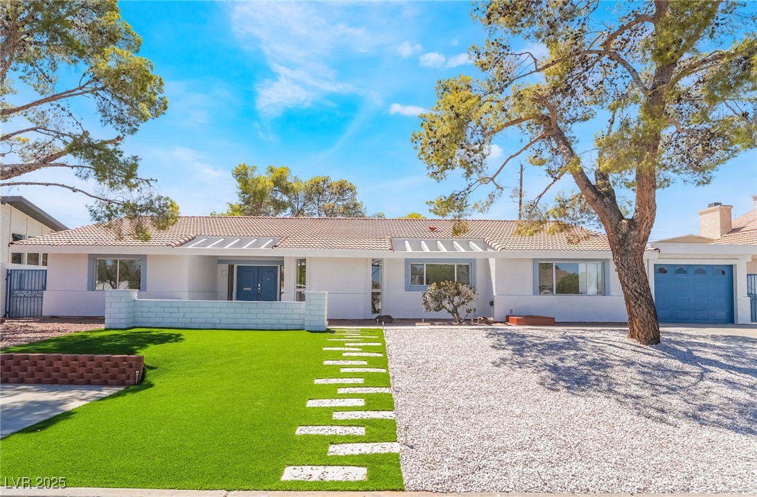 611 East Fairway Road