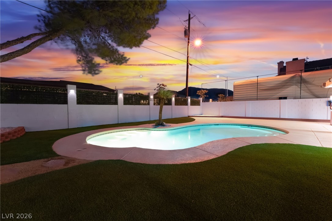 611 East Fairway Road