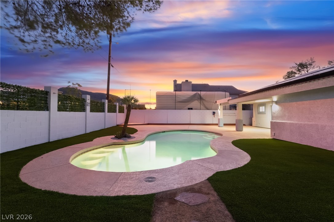 611 East Fairway Road