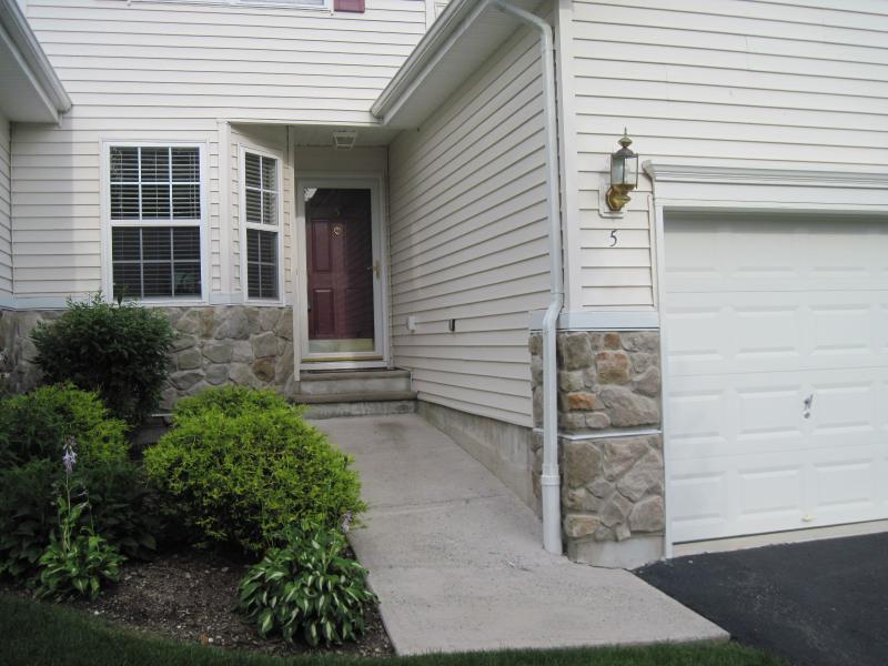 5 Spruce Hills Ct
