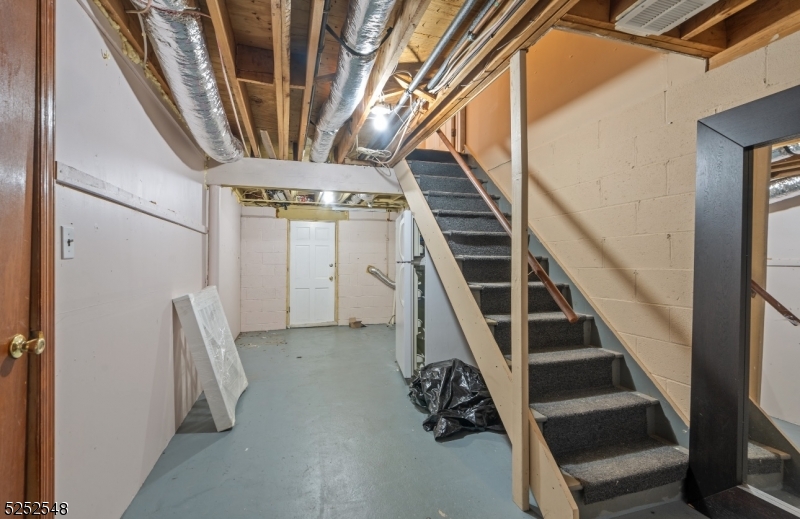 10 Roseland Ave 1