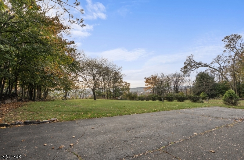 10 Roseland Ave 1