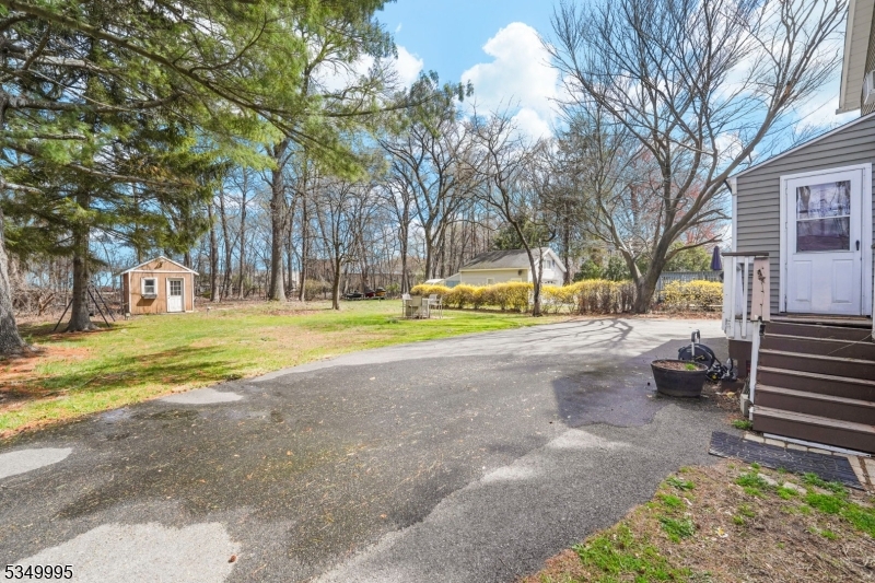 699 Riverview Dr