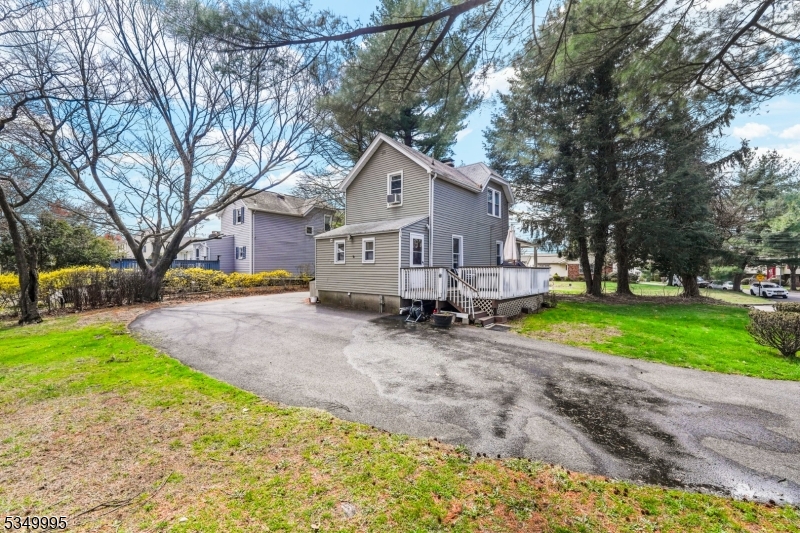 699 Riverview Dr