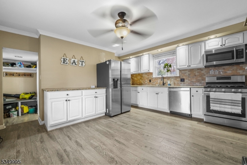699 Riverview Dr