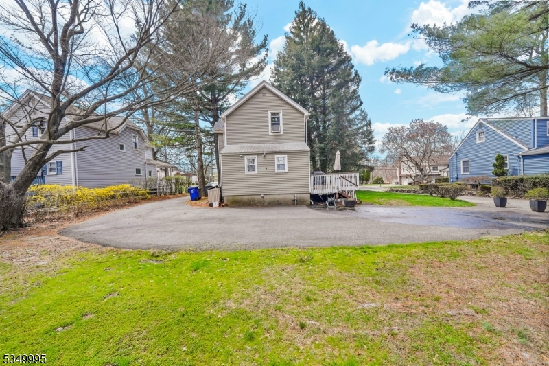 699 Riverview Dr