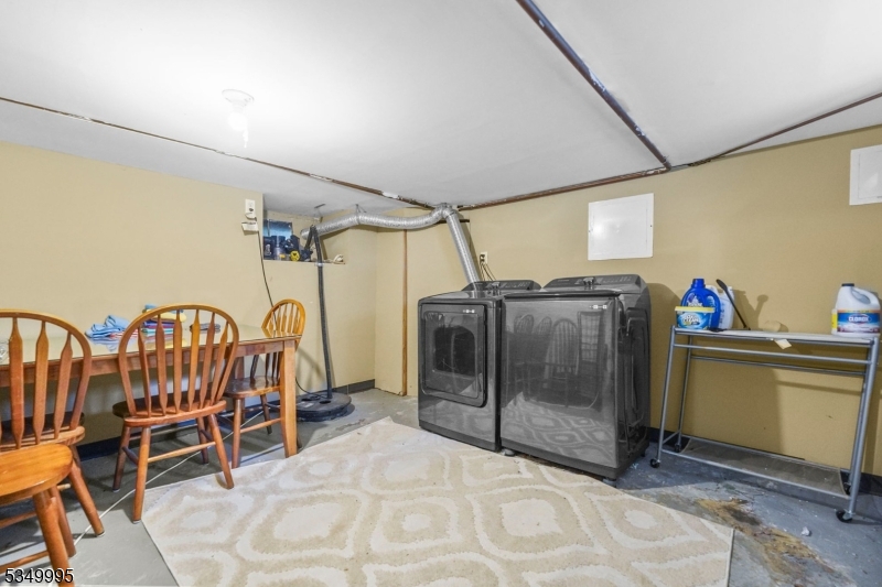 699 Riverview Dr
