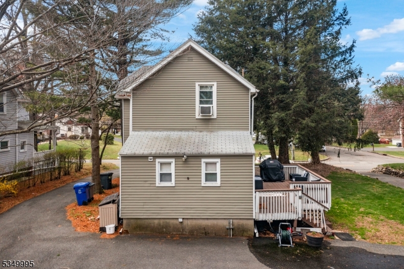 699 Riverview Dr