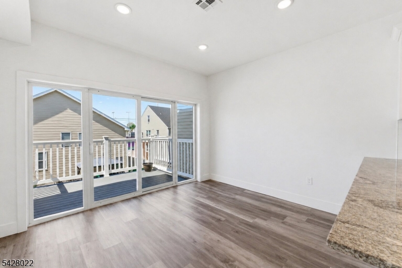 93 Prospect St 2
