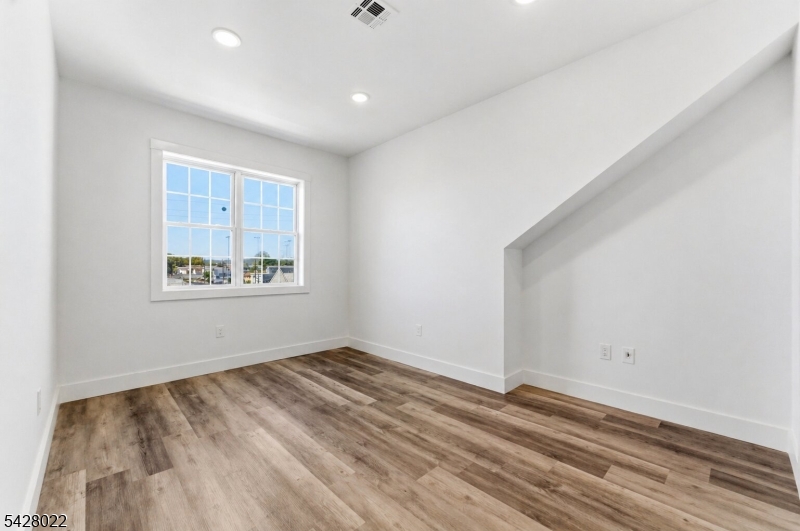 93 Prospect St 2
